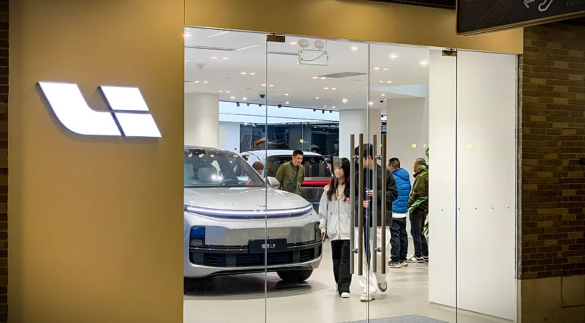 Chinese manufacturer to close car dealerships