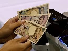 Tokyo stocks close mixed on weaker yen