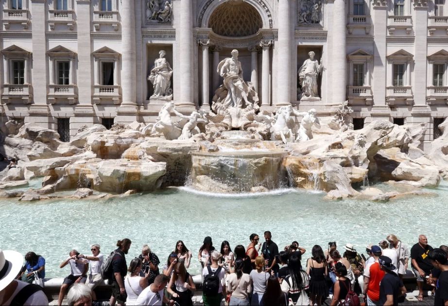 Trevi Fountain introduces ticket fee