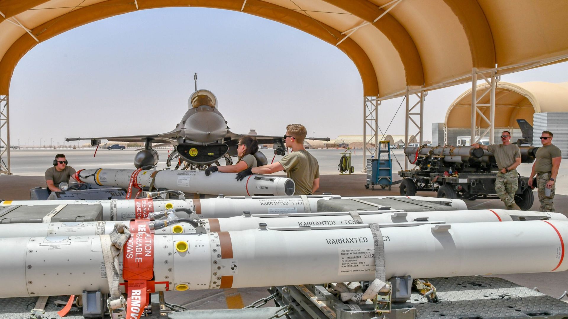 US military airlift intensifies as weapons and equipment flow to Middle East [PHOTO]