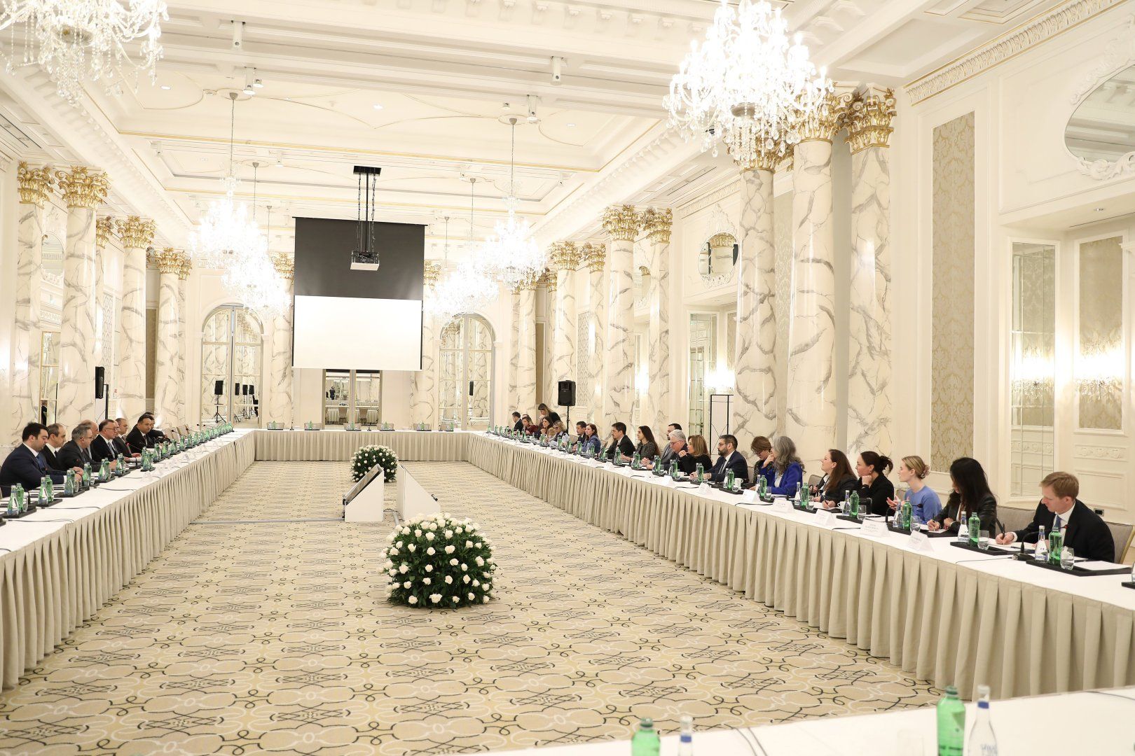 Azerbaijan, US discuss modernization of healthcare system