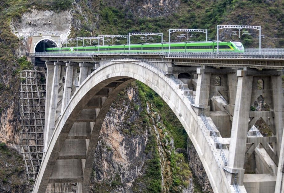 China to complete top complex railway by 2030