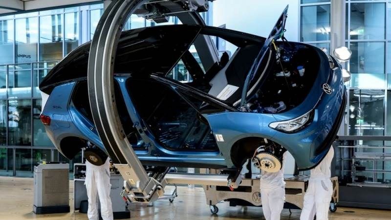 German producer prices fall in January