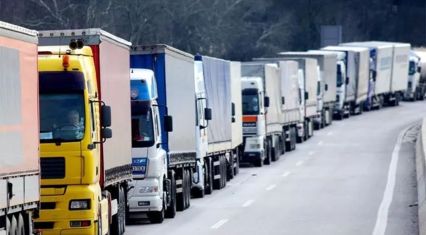 Azerbaijan partially reopens Iran border for cargo trucks after temporary suspension