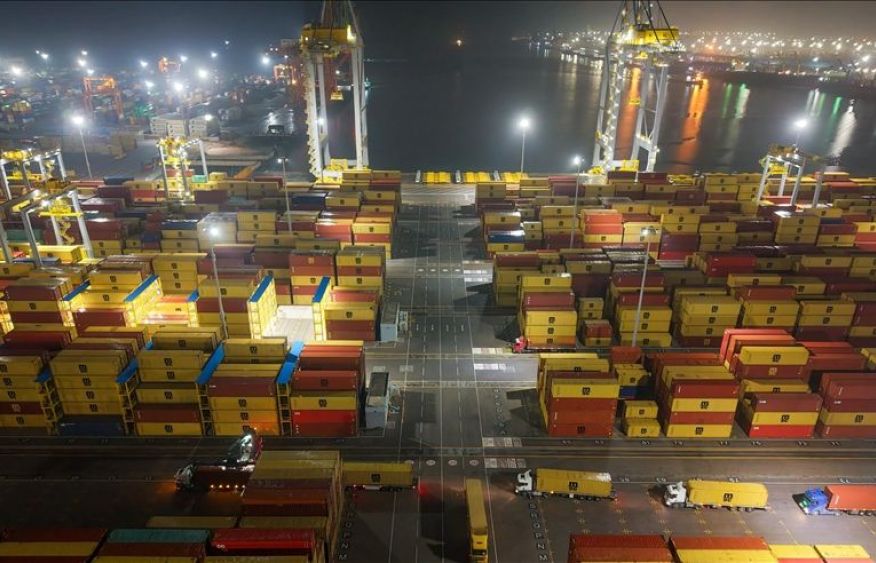 Iraq cuts Basra oil output by 70% amid regional escalation