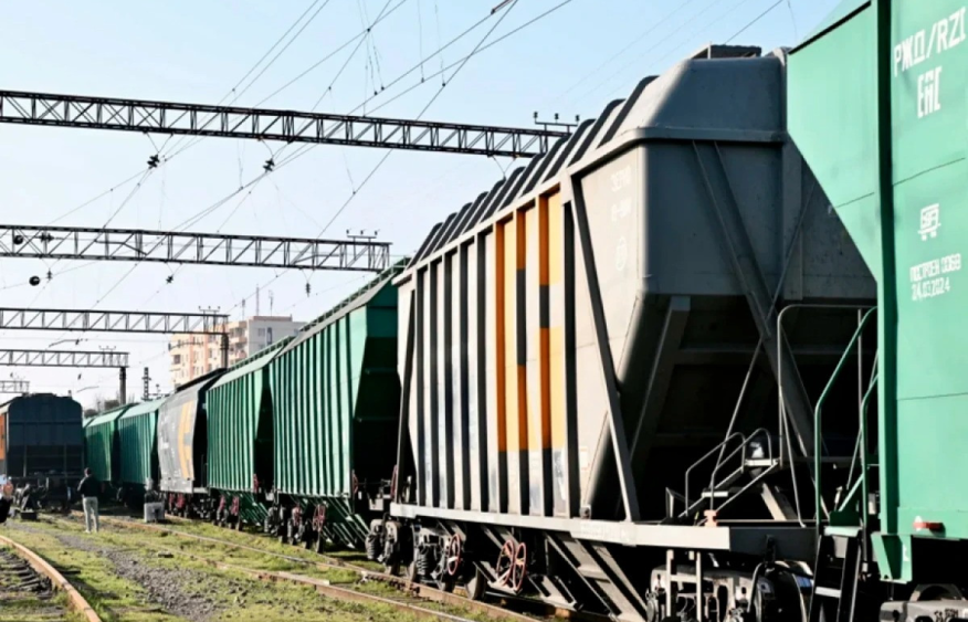 First Russian grain train departs through Azerbaijan to Armenia in April