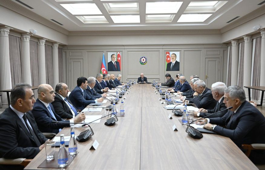 Azerbaijan PM Ali Asadov leads meeting on flood damage response
