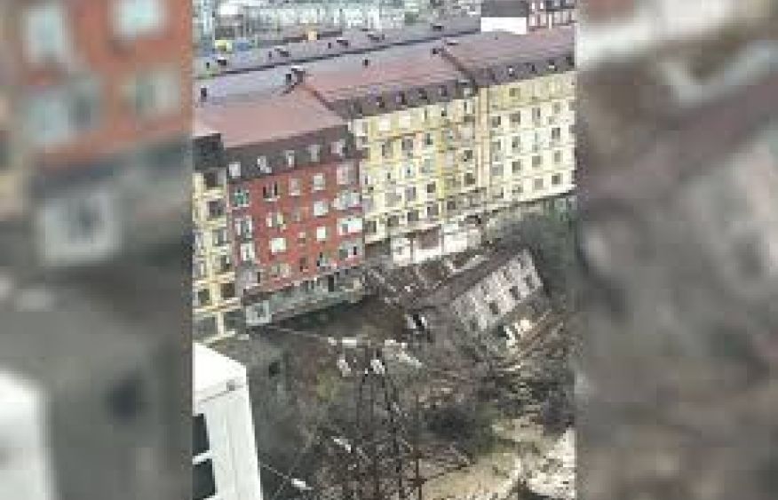 Floods trigger building collapse in Makhachkala as hundreds evacuated [VIDEO]