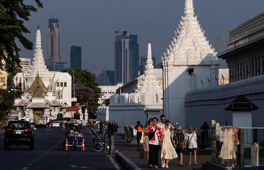 Thailand luxury hotels slash prices