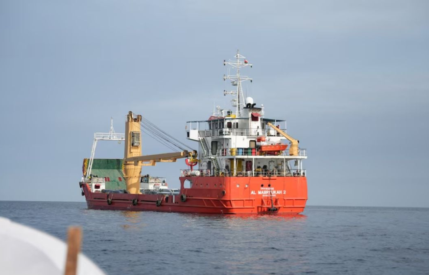 US extends oil sanctions waivers amid supply concerns linked to Strait of Hormuz