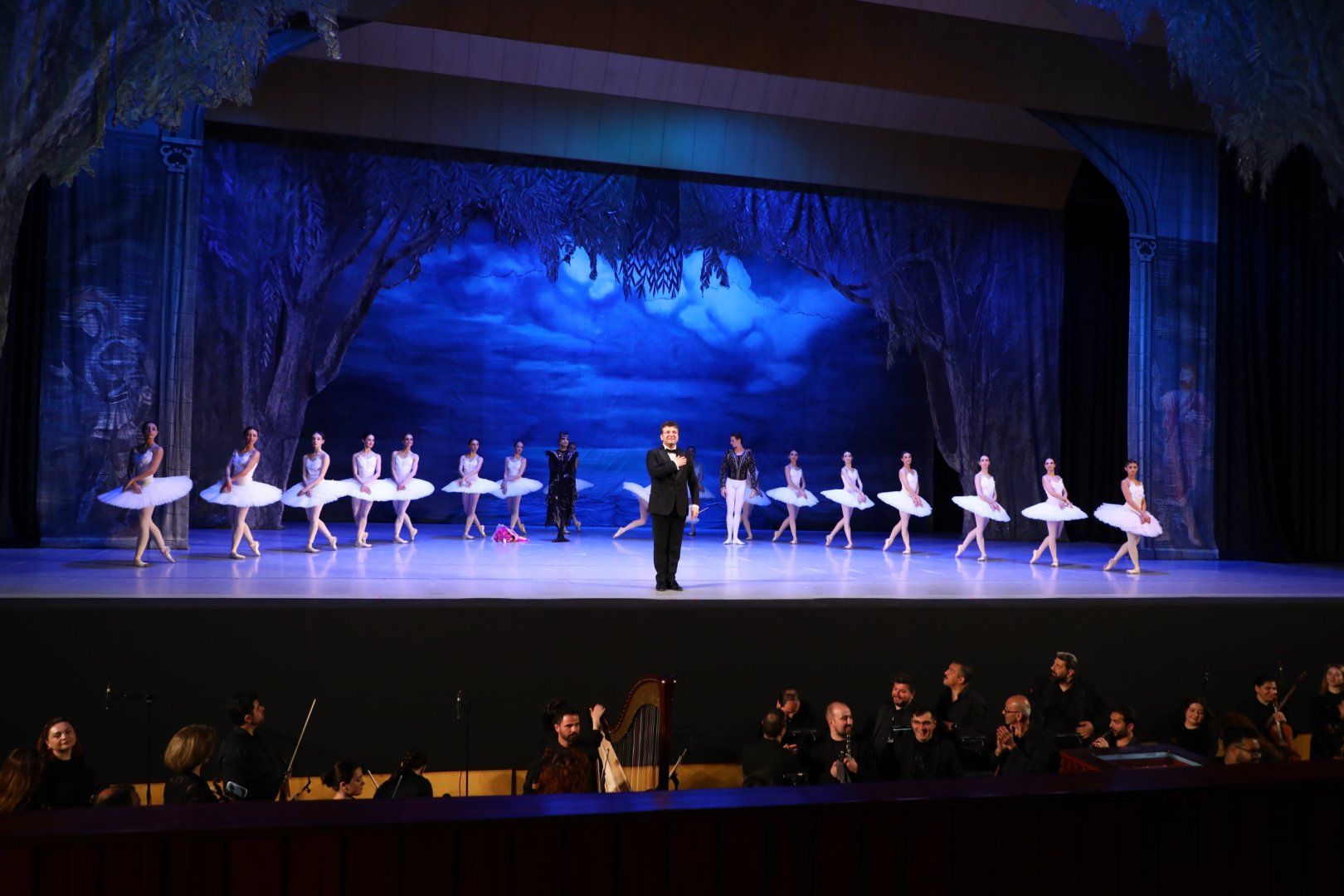 Tchaikovsky's 'Swan Lake' ballet fascinates audience at Heydar Aliyev Palace [PHOTOS/VIDEO]