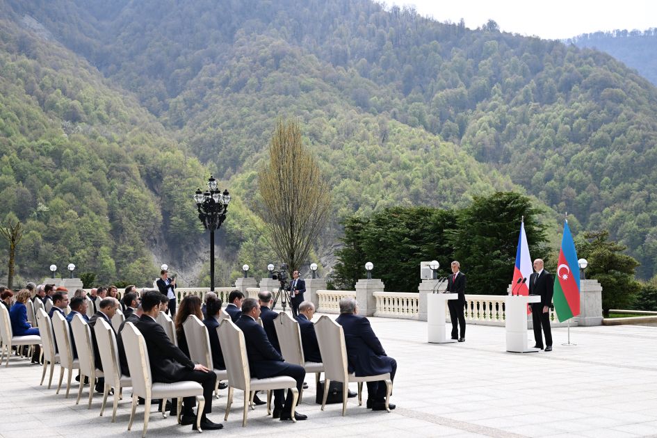 President Ilham Aliyev, Czech Prime Minister make press statements [PHOTOS]