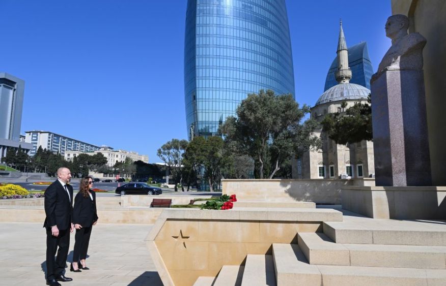 President Ilham Aliyev and First Lady Mehriban Aliyeva paid tribute to Azerbaijanis who died for Victory over fascism [PHOTOS]
