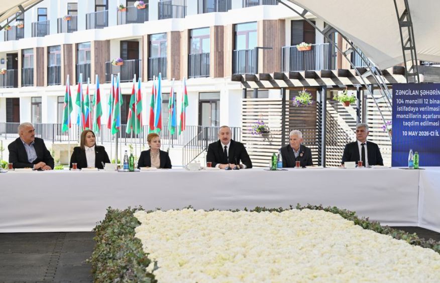 President Ilham Aliyev met with families moving to first residential complex in Zangilan [PHOTOS]