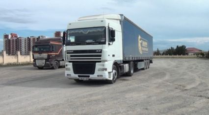 Azerbaijan exports goods to Armenia in rare cross-border trade shipment [PHOTOS]