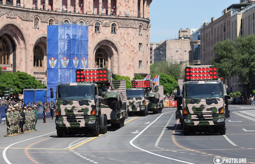 Armenia showcases upgraded arsenal while Pashinyan pushes peace with Azerbaijan