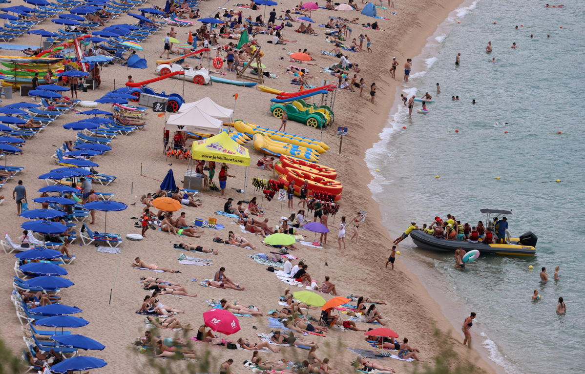 Spain sees record tourism as visitors shift from M