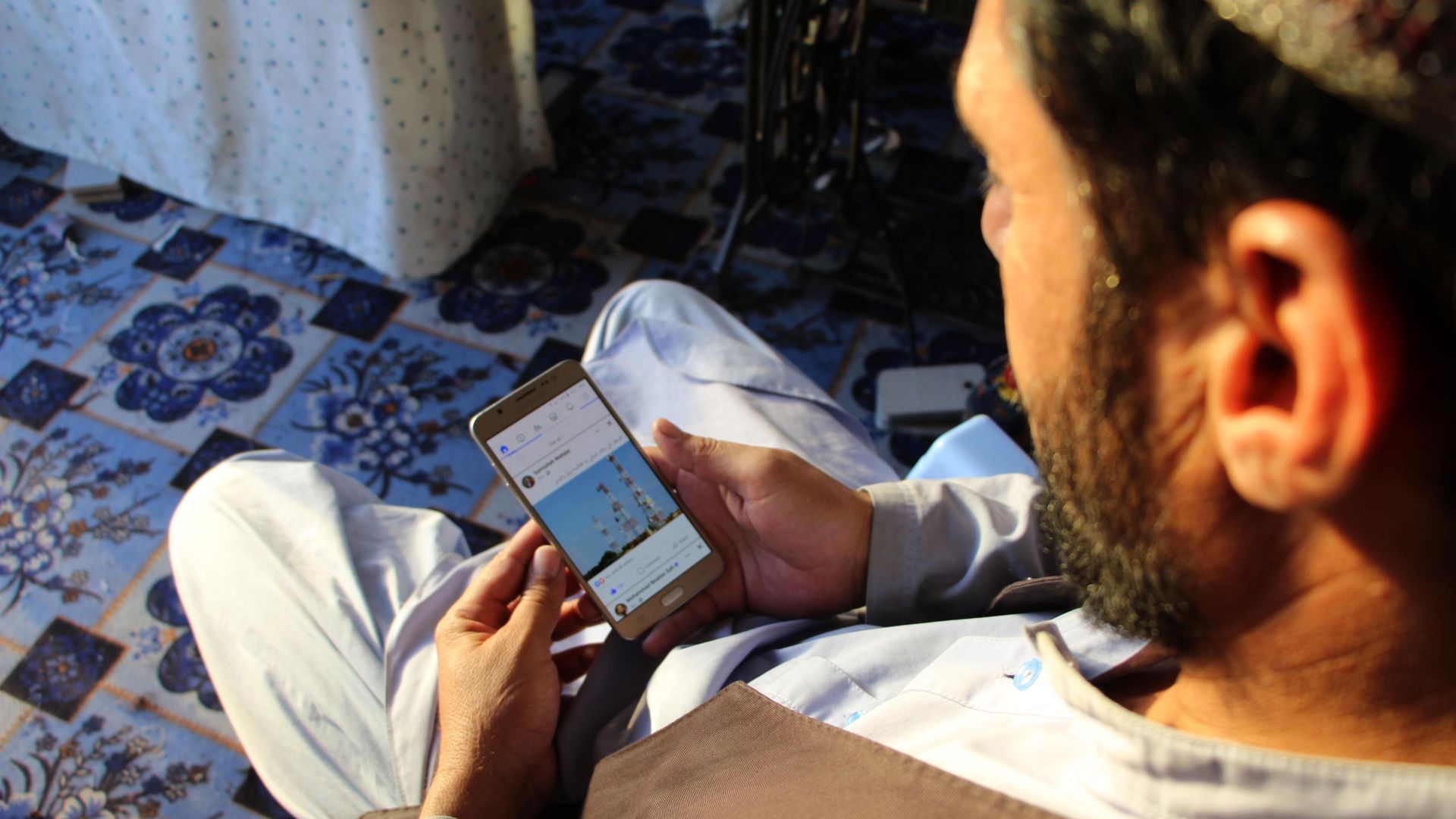 Taliban bans government employees from using smartphones