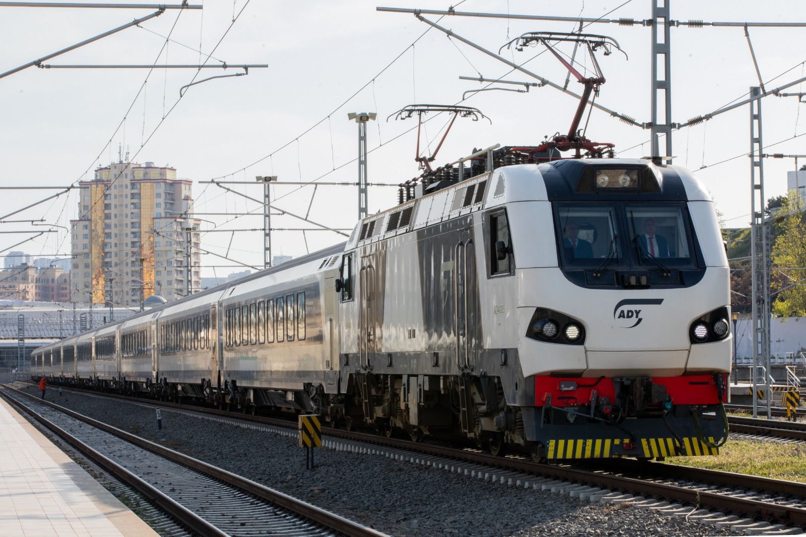 Baku–Tbilisi–Baku train to operate with extra carriages