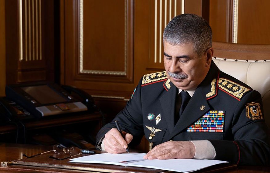 Azerbaijani Defense Minister sends condolences to Pakistan over helicopter crash
