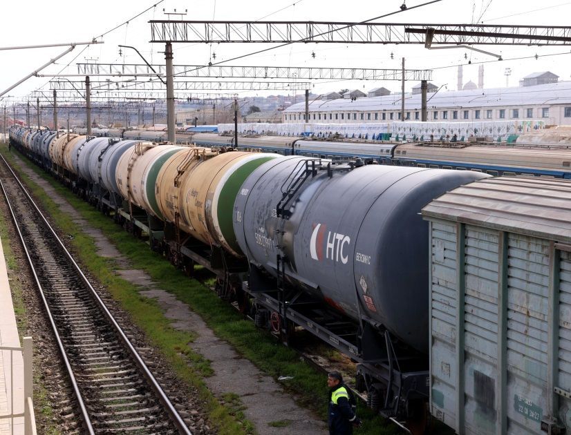 Azerbaijan dispatches diesel fuel to Armenia as tr