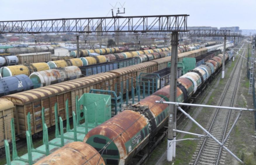 Azerbaijan sends new fuel shipment to Armenia, expands transit cargo flows