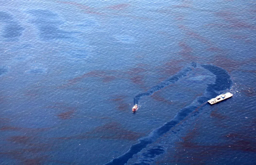 SOCAR identifies source of oil pollution near Dubendi, launches cleanup and repair operations