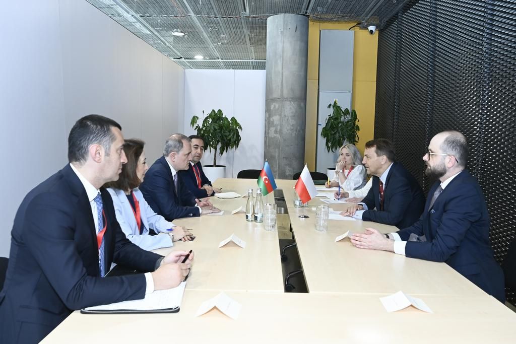 Azerbaijani, Polish FMs exchange views on South Caucasus and Ukraine