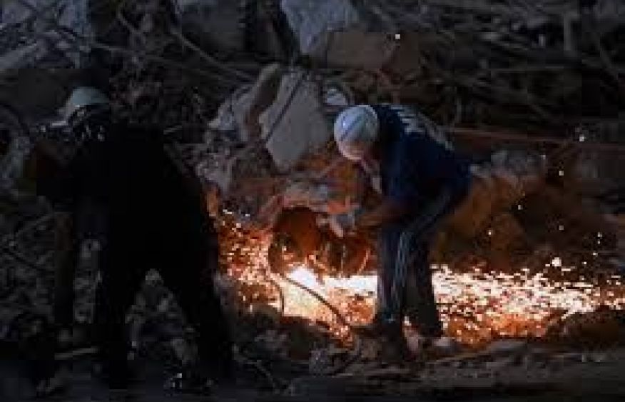 Venezuela earthquake death toll hits 920 as search for survivors continues