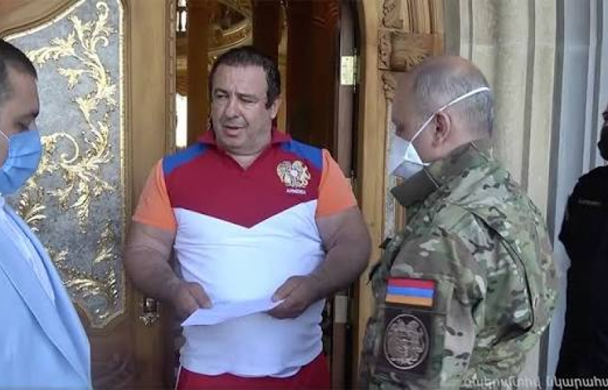 Armenia launches high-profile raids on oligarch-turned-opposition leader