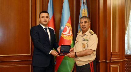 Azerbaijan Defense Minister awards military personnel for outstanding service [PHOTOS]