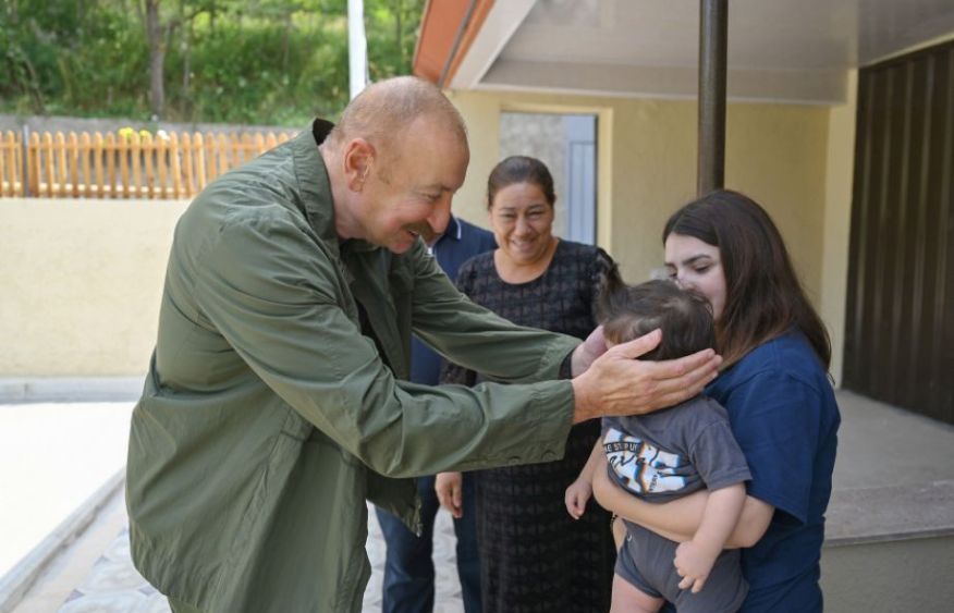Footage of President Ilham Aliyev’s meeting with residents of Kichik Galaderesi village posted on his social media [VIDEO]