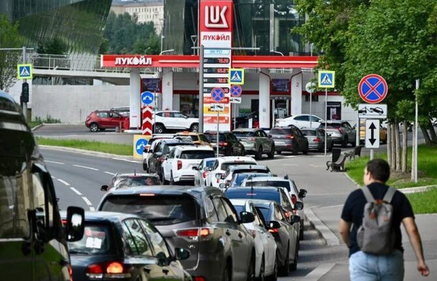 Russians urged to work from home amid fuel crisis