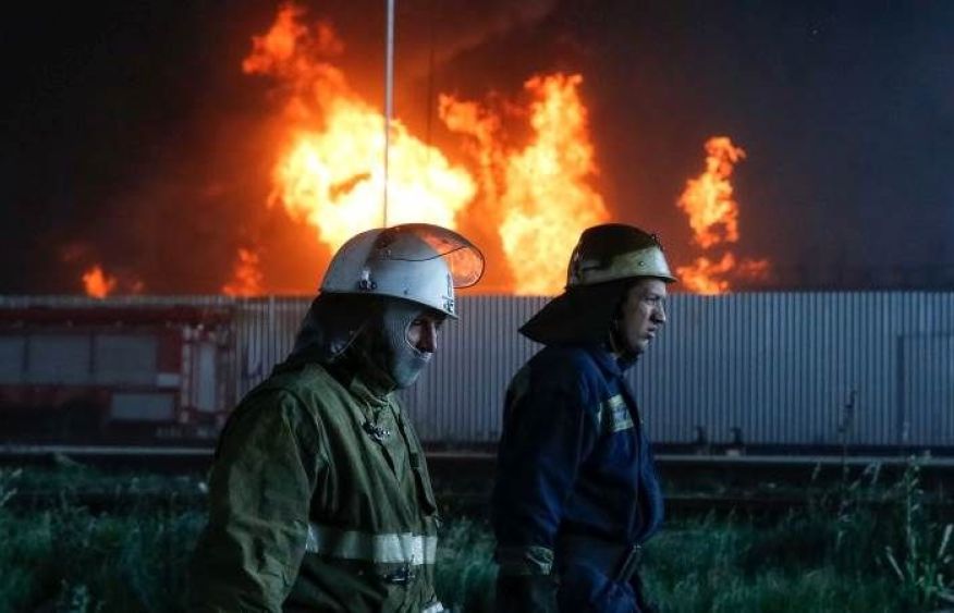 Russia hits Ukrainian infrastructure, fuel storage