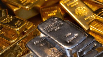 Gold slips on COMEX, while silver extends gains