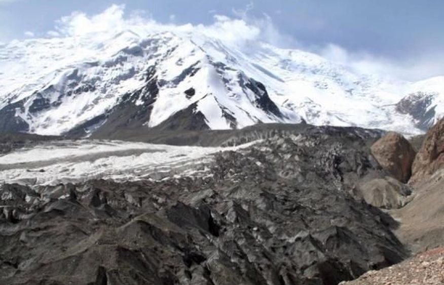 Two climbers die on Mount Elbrus, rescuers search for four missing alpinists