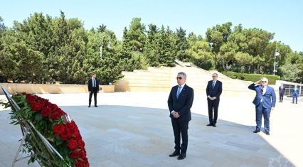 Head of Swiss Federal Department of Foreign Affairs pays tribute to Azerbaijani martyrs in Baku [PHOTOS]