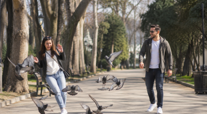 Urban birds fly away sooner from women than men