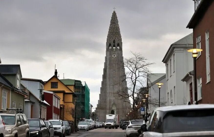 Over 13,000 Icelanders cast early votes in referendum on EU accession talks