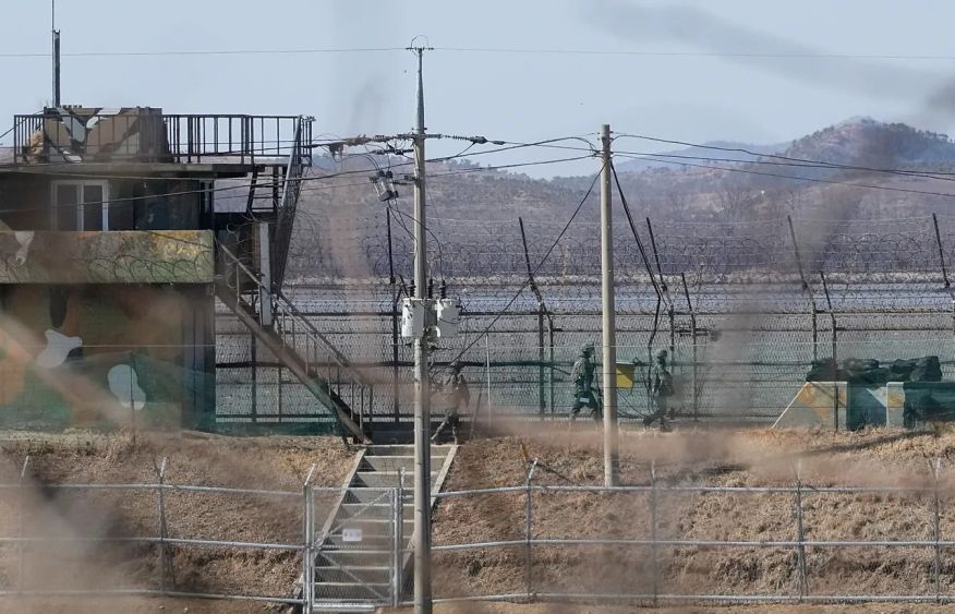 South Korean military fires warning shots after North Korean troops cross border
