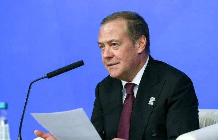 Medvedev claims Ukraine 'close' to civil war