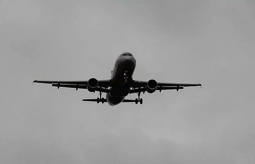 U.S. Air Force C-17 lands in Moscow