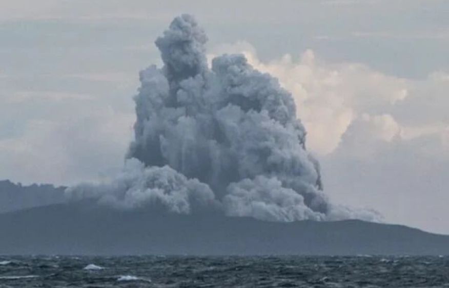 Indonesia’s Mount Anak Krakatau erupts as activity continues