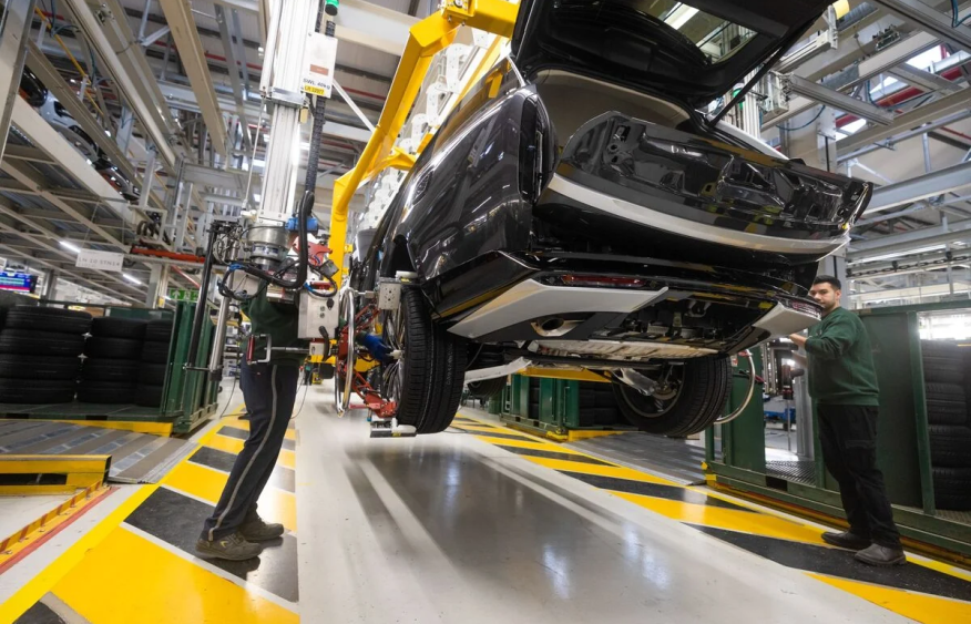 Jaguar Land Rover cut jobs in UK