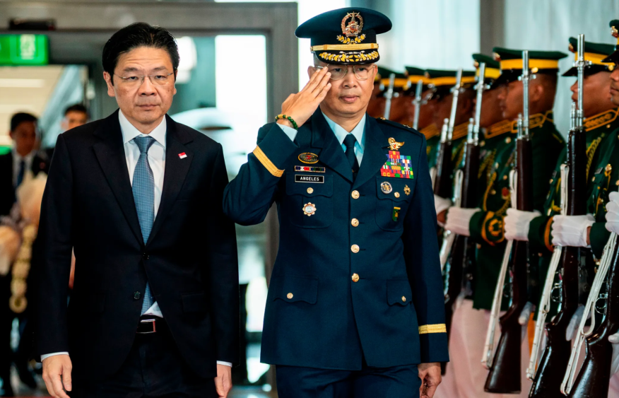 Singapore to raise ministers’ salaries to record levels