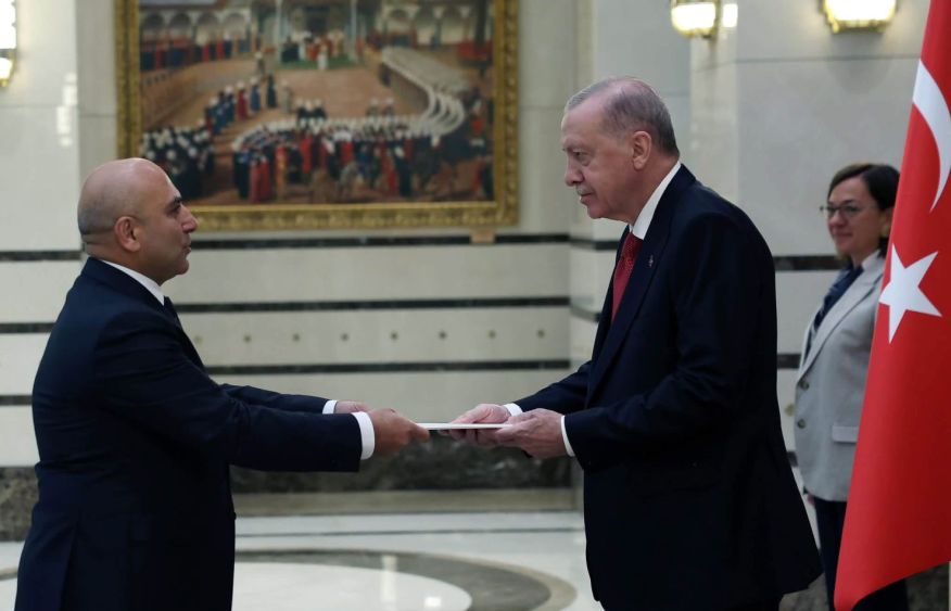 Azerbaijani ambassador presents credentials to Turkish president