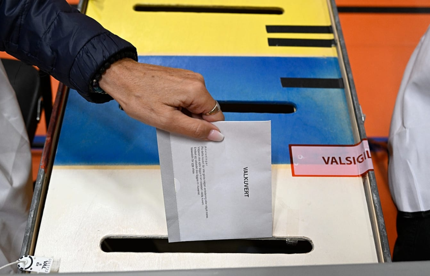 Sweden’s left wing leads election race as hard right faces setback