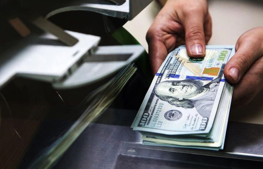 Azerbaijan’s manat faces global dollar surge with $15 bln buffer
