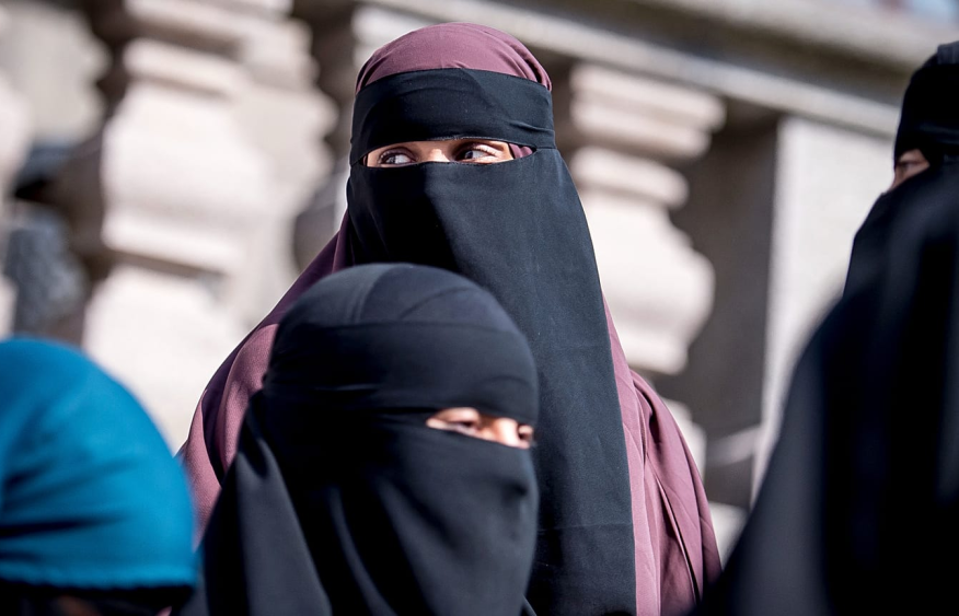 Italy moves to ban burqas and niqabs in schools
