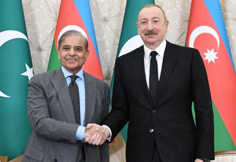 Pakistani PM makes phone call to President Ilham Aliyev